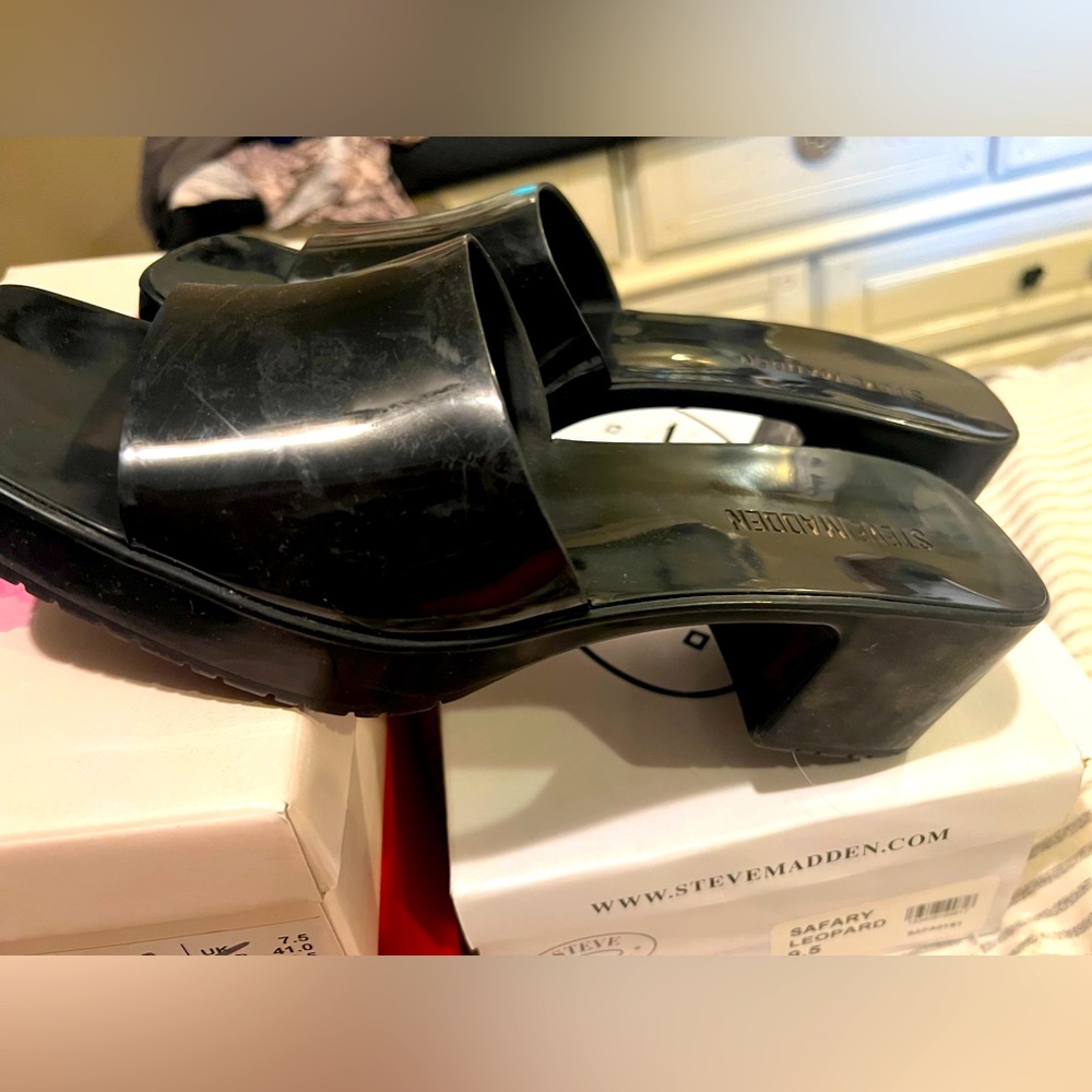 Steve Madden heeled slides